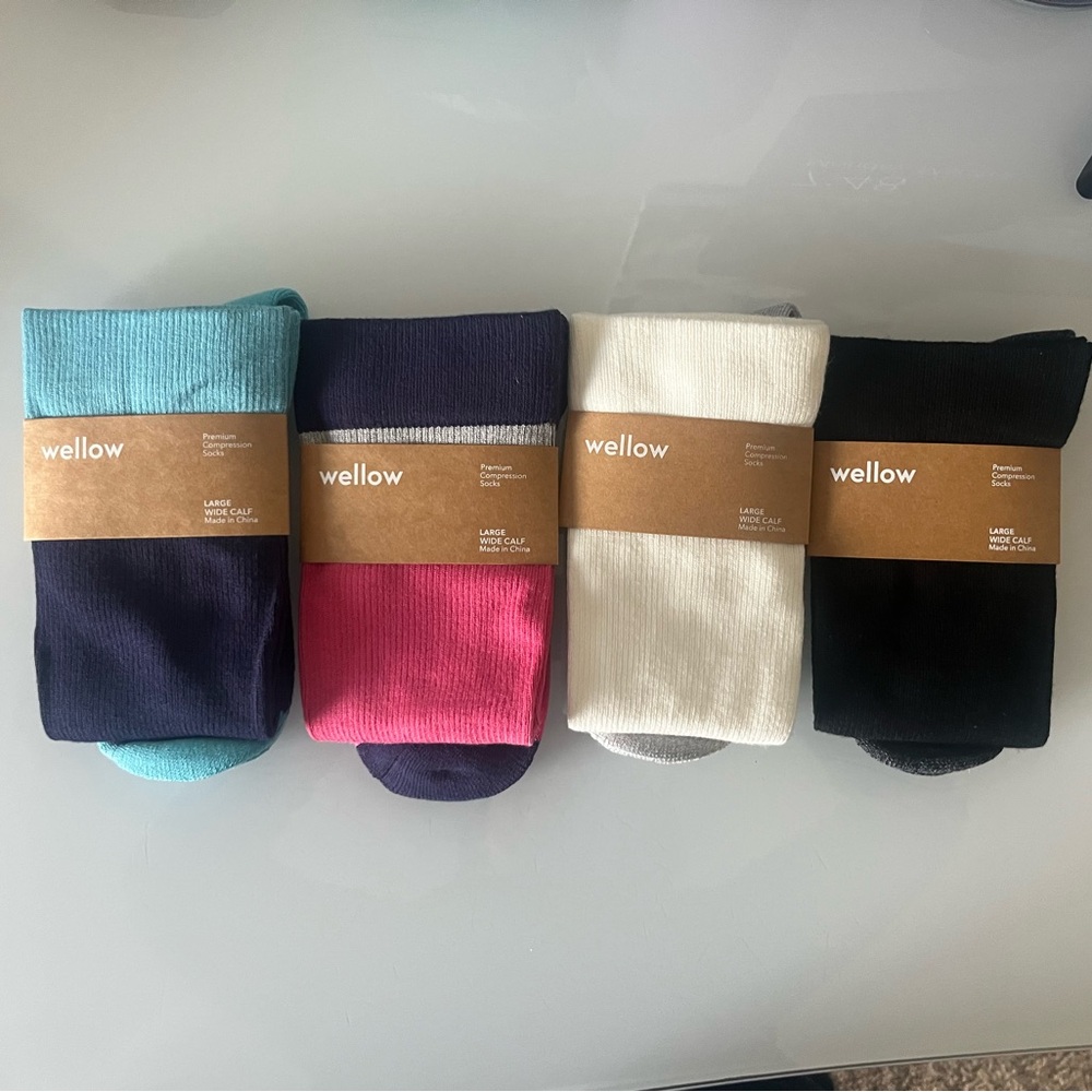 NWT wellow Wide Calf 18-25mmHg Compression Socks 4pack